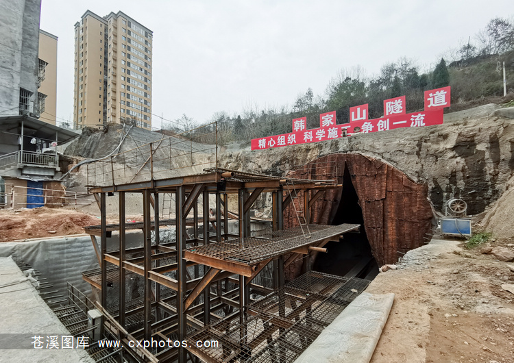 20190123苍溪县城韩家山隧道建设05