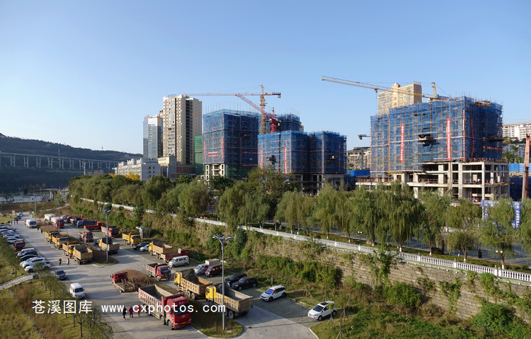 20191201苍溪县城滨江路鸣悦城楼盘建设(王永培摄)03